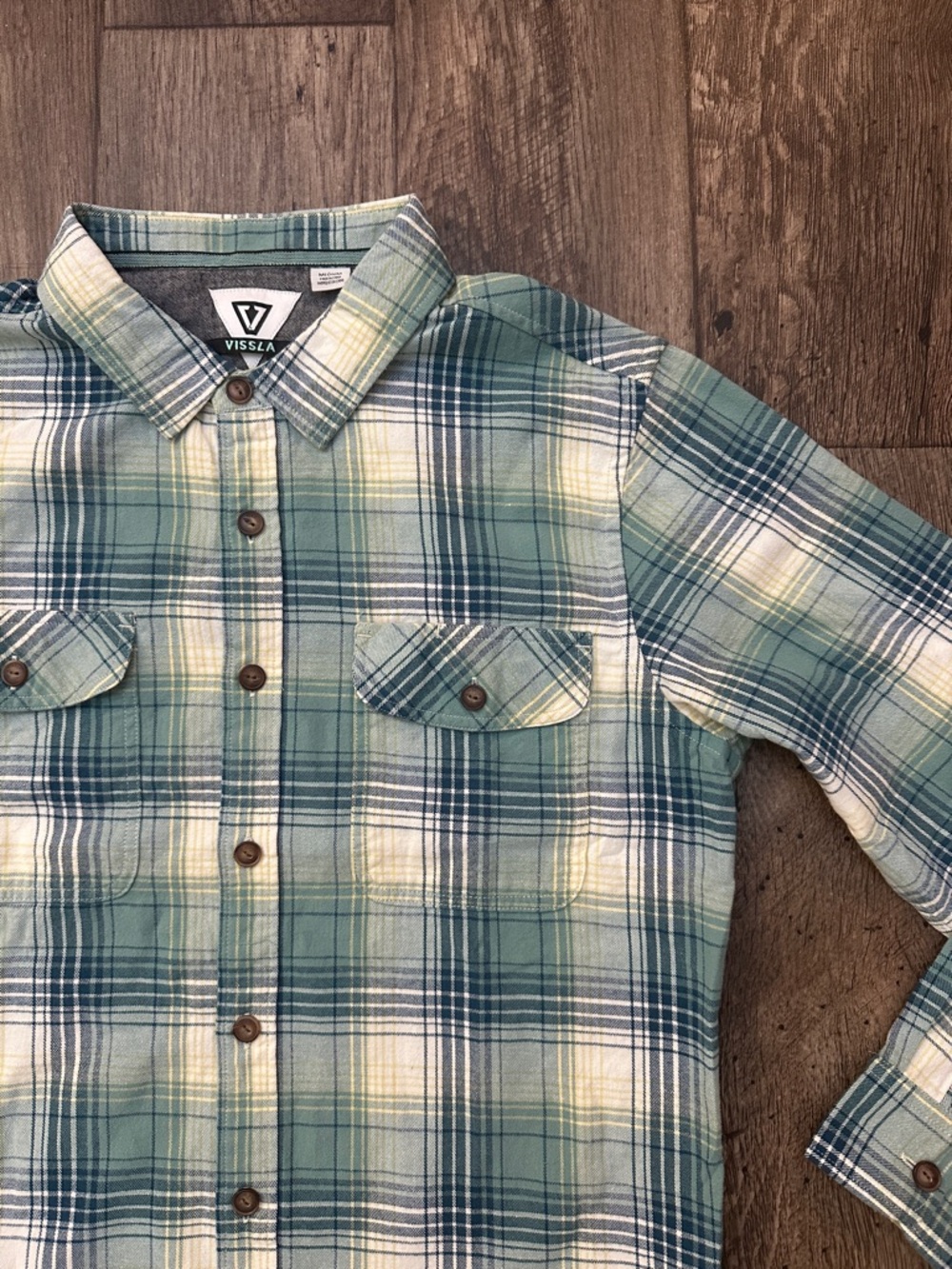 Vissla Organic Cotton Flannel Button Down Shirt Men’s Size M  Green Plaid